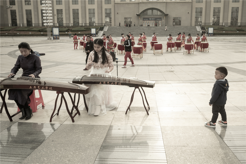 【圖片專題】_fororder_聆聽 魏翔Wei XIang.   on the square-3. 2019 Dalian