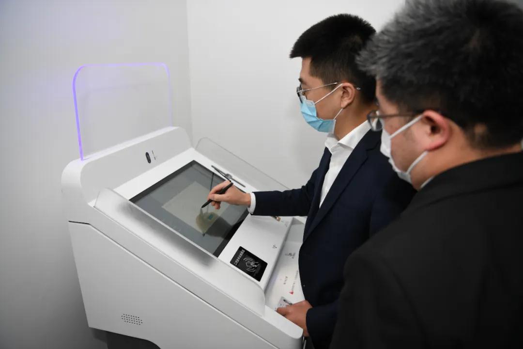 鞍山法院在全省率先實現全域自助文書領取