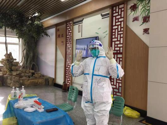 瀋陽：教師化身“大白” 堅守七輪核酸檢測_fororder_圖片28