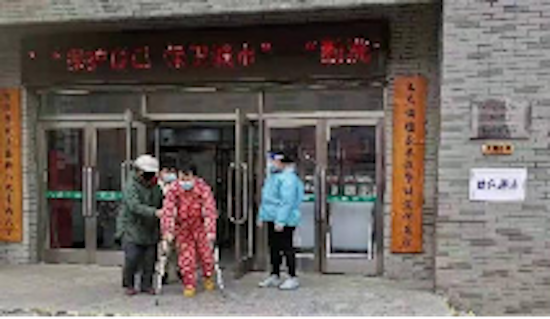 瀋陽：教師化身“大白” 堅守七輪核酸檢測_fororder_圖片30