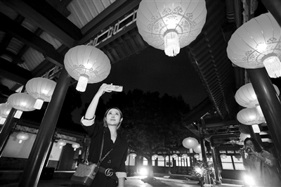 沈城市民點亮中秋夜 這一晚的張氏帥府美翻了！