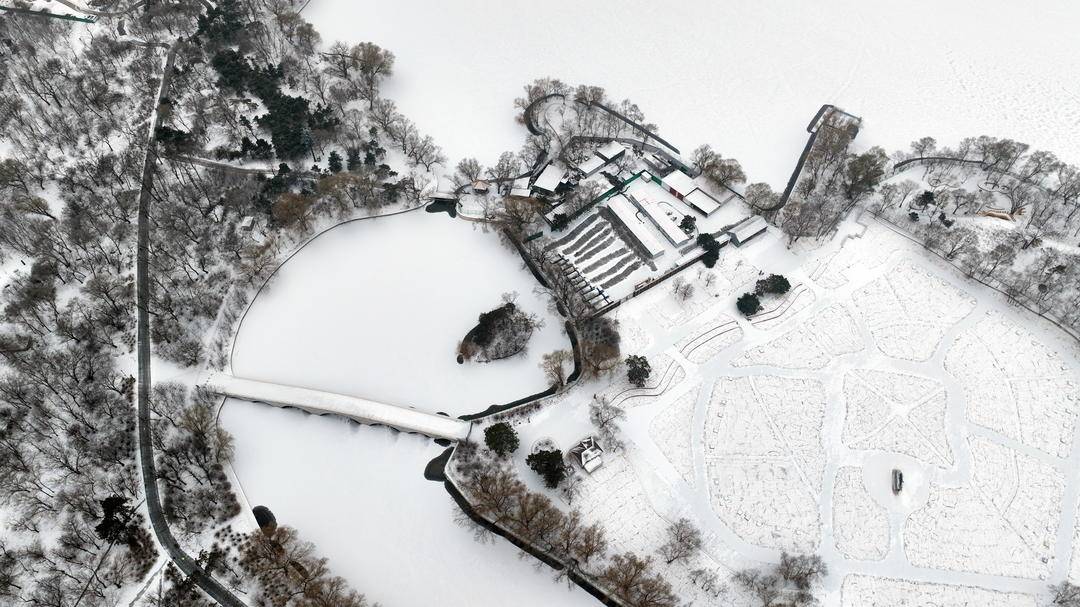 瀋陽：雪後昭陵如畫，冬泳健兒暢遊