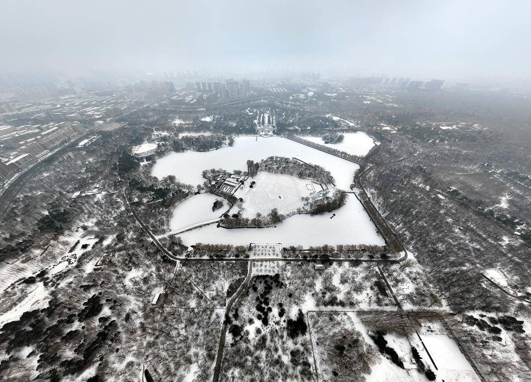 瀋陽：雪後昭陵如畫，冬泳健兒暢遊