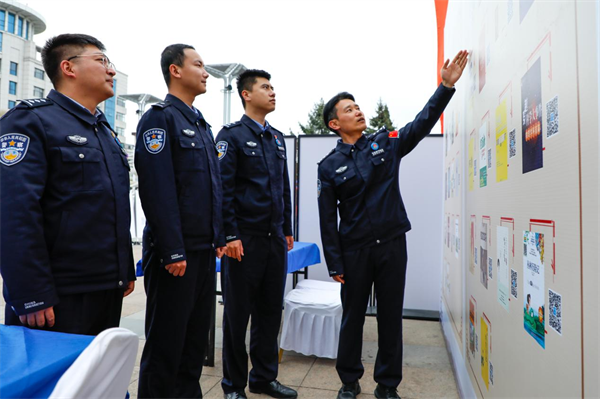 人間最美四“閱”天 丹東邊檢民警參加全民讀書節活動_fororder_圖片2