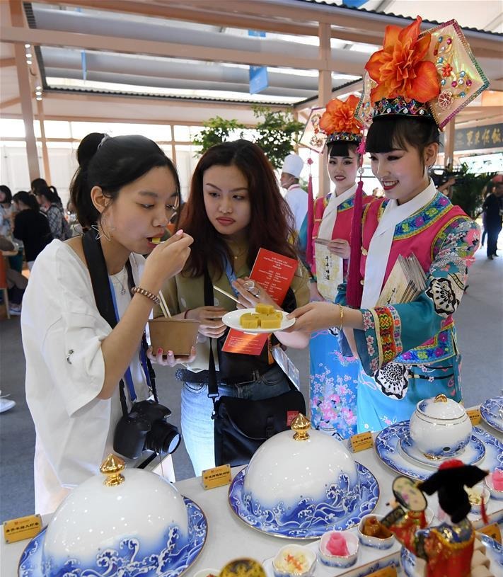 作為亞洲文明對話大會的重要配套活動，正在奧林匹克公園慶典廣場舉辦的亞洲美食節更是將各國美食一網打盡！_fororder_1124505016_15580229198401n