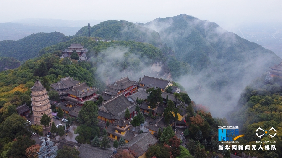 崆峒山“煙雨圖”：翠峰古建“隱”雲海_fororder_2