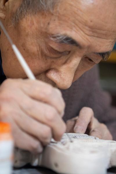 Inheritor of Colored Glaze Firing Skill Makes the Cultural Heritage Regain Its Vitality in N China_fororder_非遺3