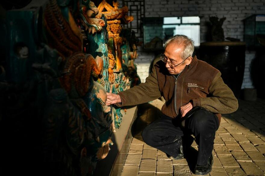 Inheritor of Colored Glaze Firing Skill Makes the Cultural Heritage Regain Its Vitality in N China_fororder_非遺12