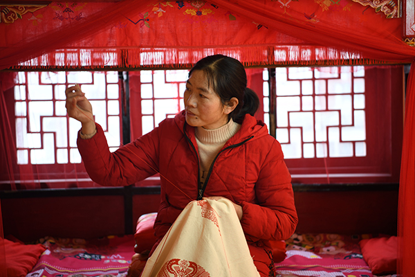 Zhang Juhua, the Inheritor of Sichuan Maliu Embroidery: Sichuan Maliu Embroidery Creates Splendid Culture_fororder_圖片1