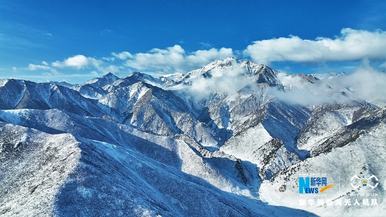 【“飛閱”中國】祁連山“浴”春雪 雲霧繚繞若仙境