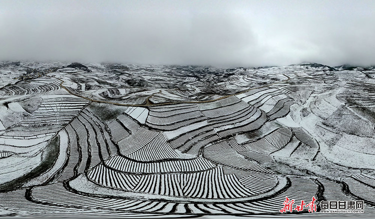 【焦點圖+大美甘肅+隴南列表】長天遠樹山山白 不辨山花與雪花 春雪落武都山村美如畫