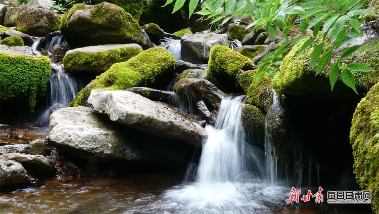 【文旅焦點圖】清溪石間唱歡歌 逶迤山巒聳翠色 華亭“綠色”文章越做越出彩_fororder_小村4