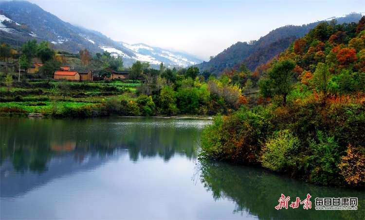 【文旅焦點圖】清溪石間唱歡歌 逶迤山巒聳翠色 華亭“綠色”文章越做越出彩_fororder_小村2