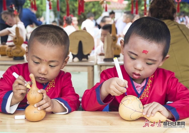 高臺：幼兒園“開蒙禮”感受國學經典_fororder_1