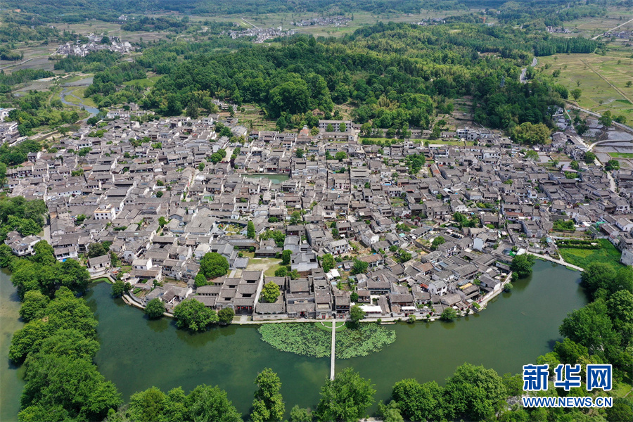 夏日宏村景如畫