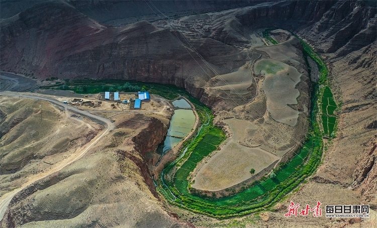 【大美甘肅】一斧橫劈萬嶺開 “巨龍”蜿蜒向天際 俯瞰景泰黃河大峽谷_fororder_3