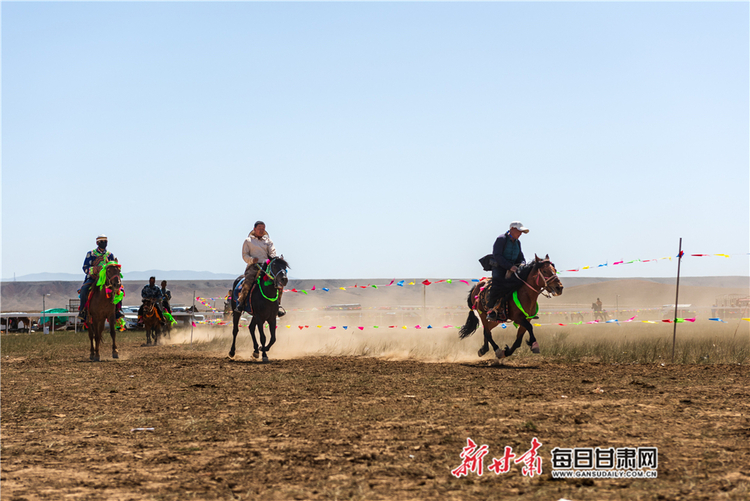 【焦點輪播圖】牧歌悠揚 馬蹄噠噠 武威天祝舉辦傳統賽馬大會_fororder_5