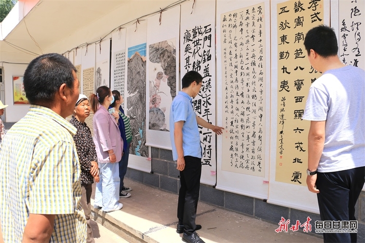 【縣域】定西岷縣十里鎮舉行書畫攝影展暨全民讀書活動_fororder_1