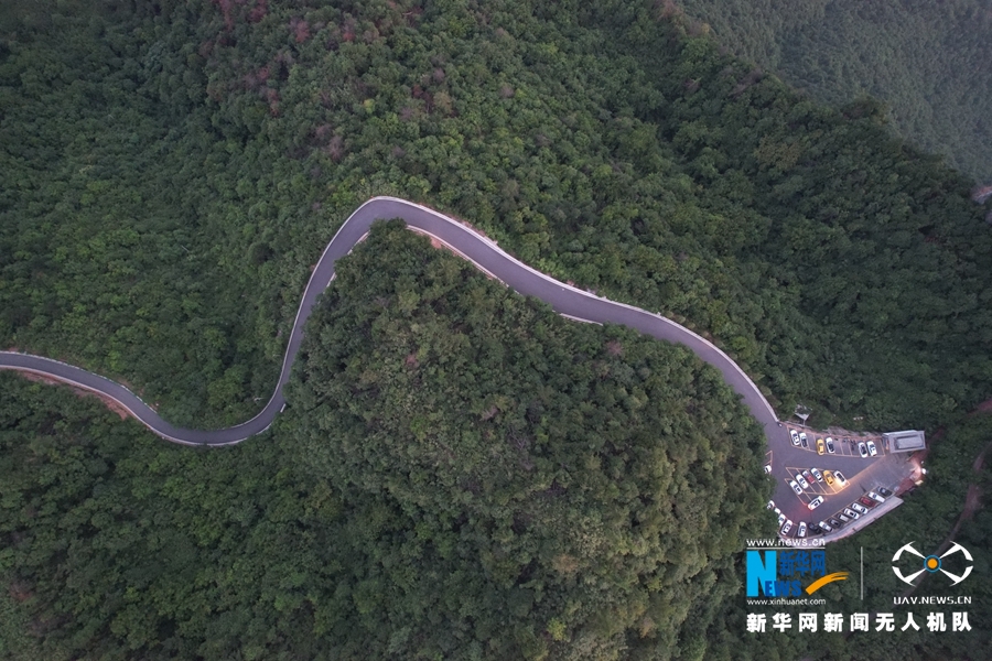 【大美甘肅】【“飛閱”中國】夏日航拍雞峰山：峰巒疊秀 峭壁如削_fororder_3