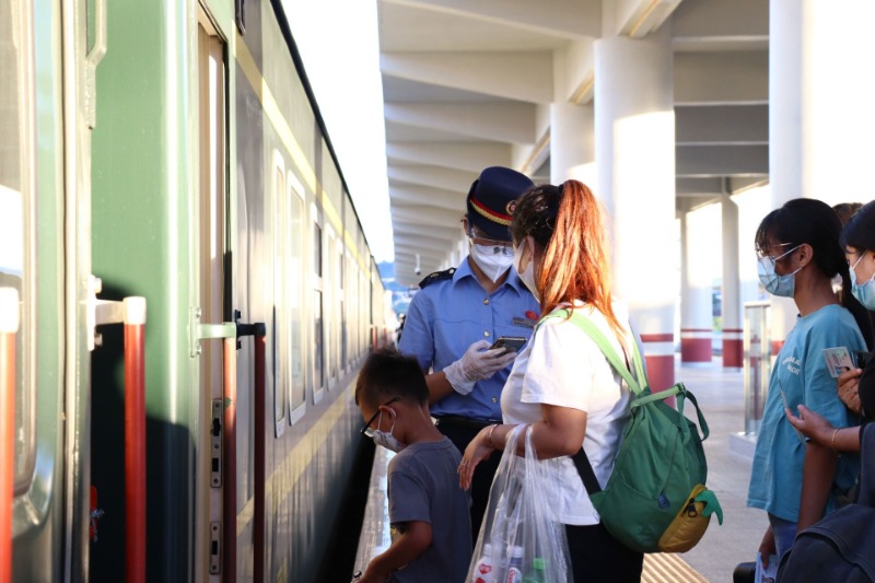 雲南麗江至西雙版納列車上座率超過九成