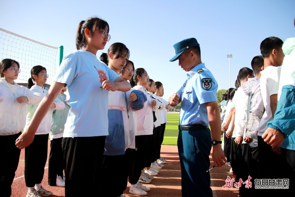 【教育】酒泉金塔高一新生軍訓忙_fororder_3