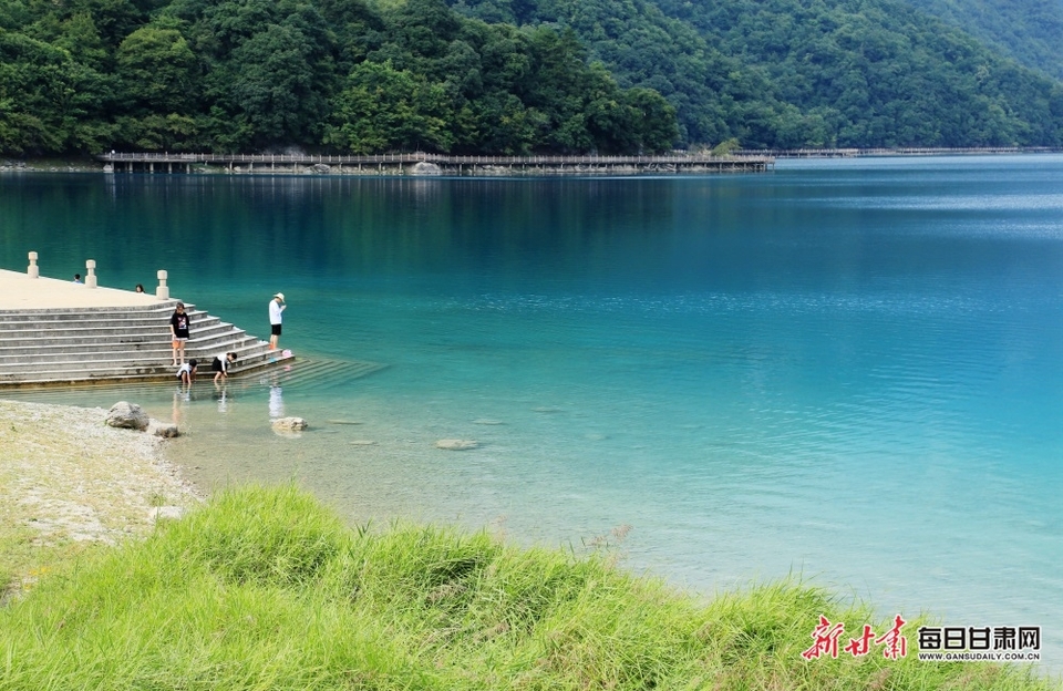 【大美甘肅】藍天碧水天池鎮 隴南文縣山水畫捲入眼簾_fororder_1