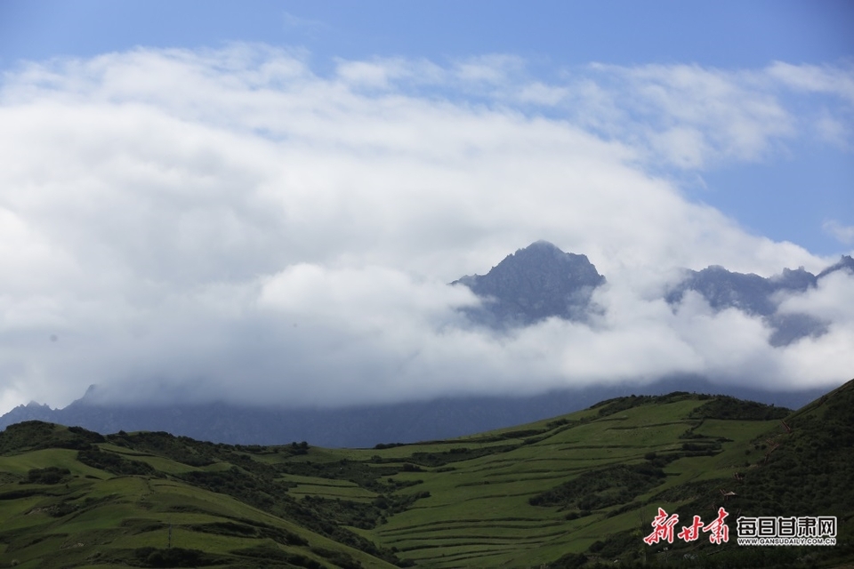 【大美甘肅】雨後 張掖民樂境內的祁連山雲霧繚繞美如畫_fororder_3