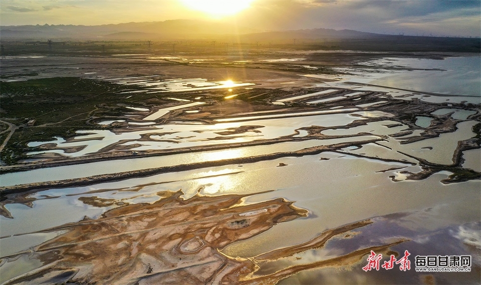 【隴南】夕陽西下 景泰鹽沼濕地似一幅寫意畫_fororder_2