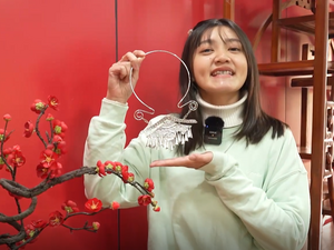 Indonesian Girl Learns About Silverware Craftsmanship of She Ethnic Group, an Intangible Cultural Heritage Item of China_fororder_2