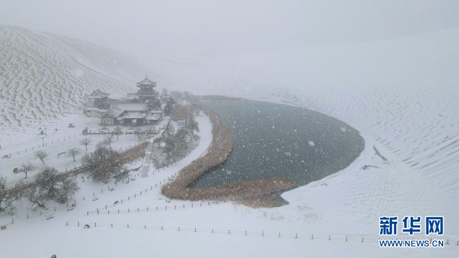 【輪播圖】雪落鳴沙山月牙泉_fororder_1