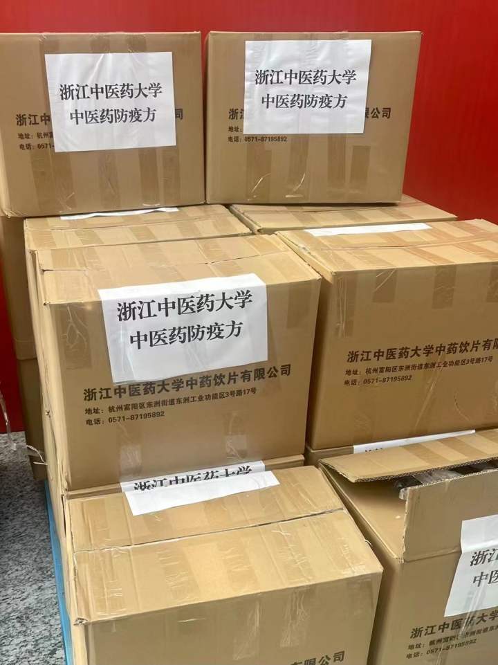 專車送站、發放中藥……浙江高校學生返鄉路有點暖_fororder_1670839585309_6396fd21159bb80b99521f64