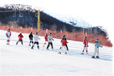 惟余莽莽千里景 大美冰雪山水間