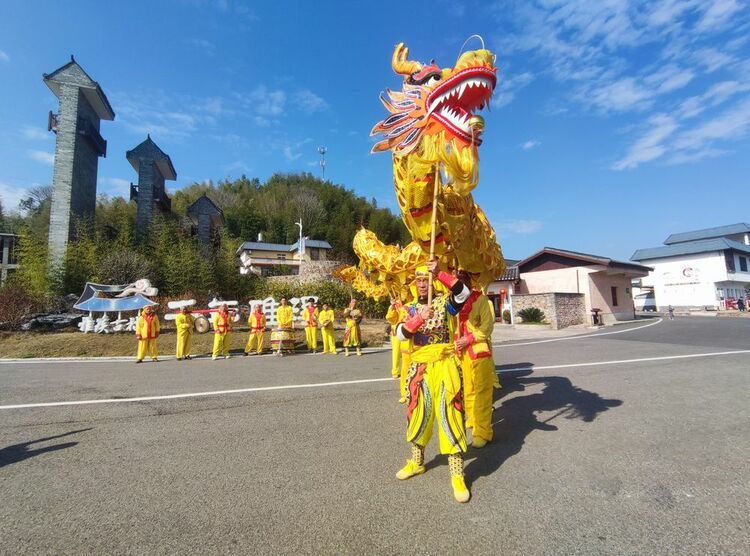 新華全媒+|玉兔迎春啟新程——全國各界群眾歡度春節