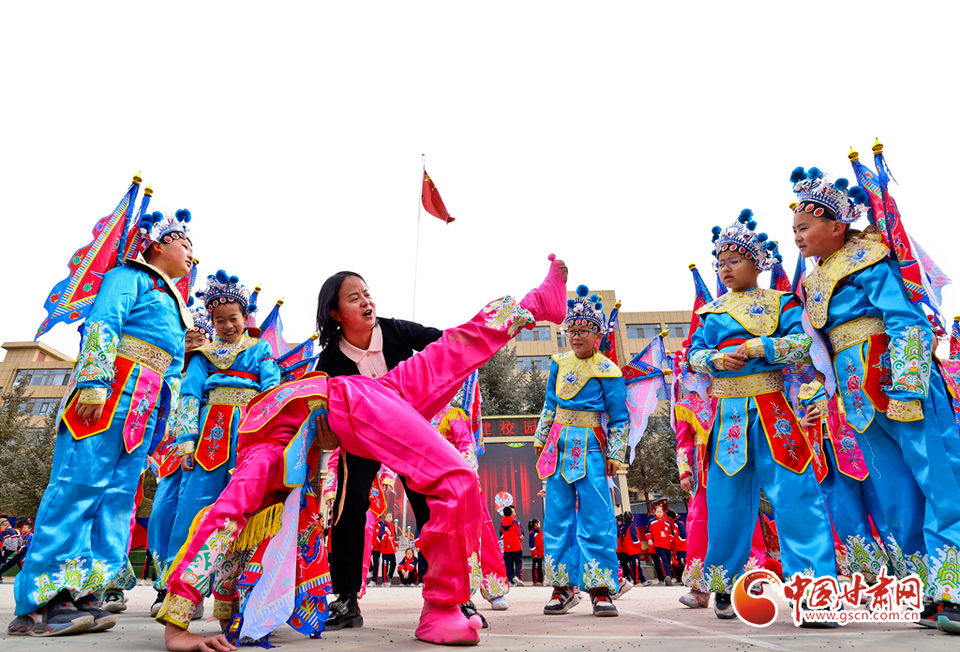 【輪播圖】甘肅張掖民樂：戲曲進校園 國粹助成長_fororder_1