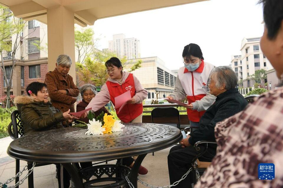 浙江湖州：文明祭掃記心間