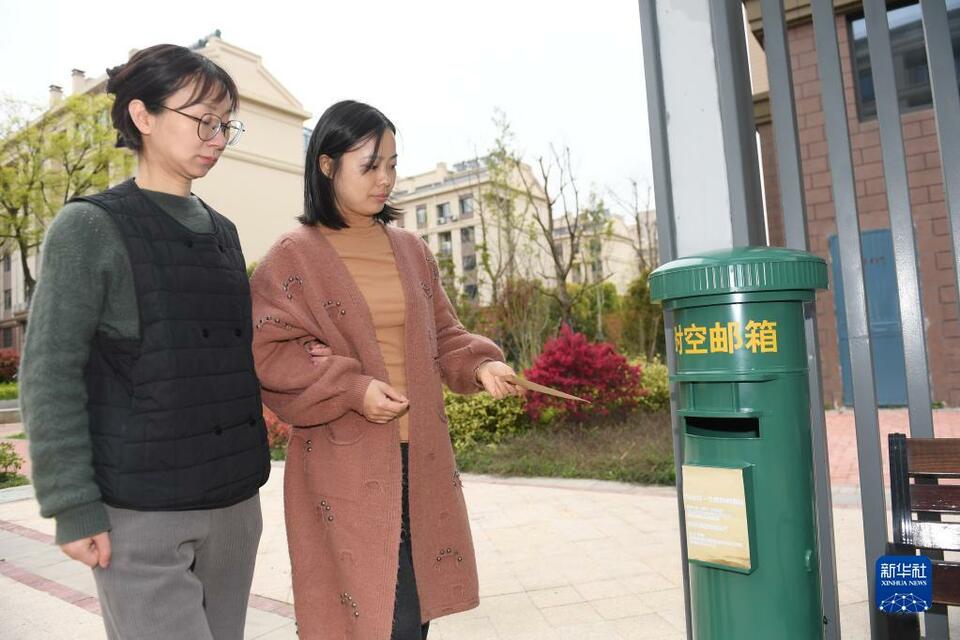 浙江湖州：文明祭掃記心間