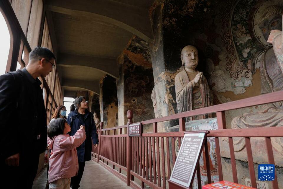 【輪播圖】甘肅天水麥積山石窟旅遊人氣旺_fororder_1