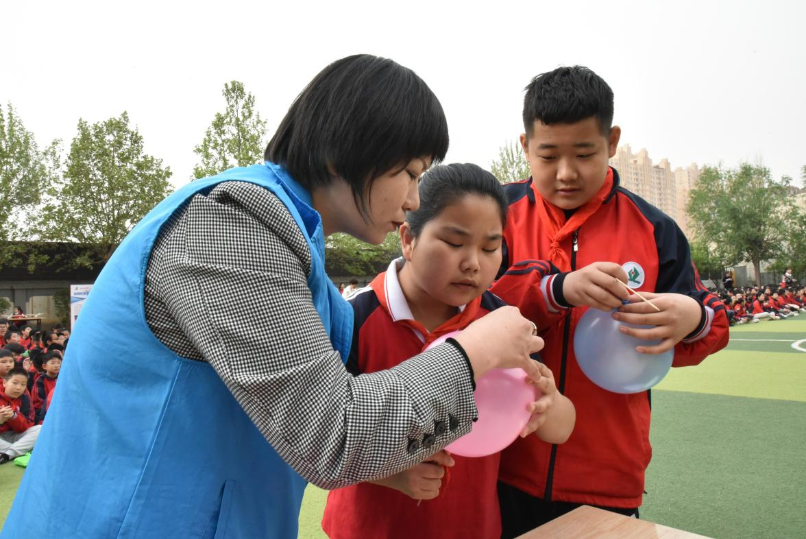 스자좡시 위화구, 학교의 과학 교육으로 과학기술의 꿈을 펼치다_fororder_圖片2