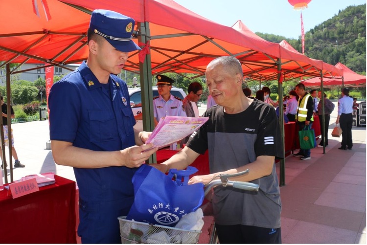 【“三抓三促”進行時】平涼靜寧消防借助“安全生産月”啟動儀式開展消防宣傳活動_fororder_4