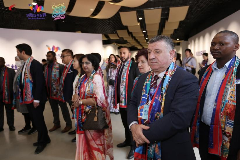 Visite de Silk Road Paradise par des diplomates en poste en Chine de pays et régions le long de « la Ceinture et la Route »_fororder_圖片3