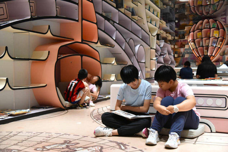 Rise in Visitors to Bookstores and Reading Areas in Shijiazhuang's Yuhua District During Summer Vacation_fororder_圖片6