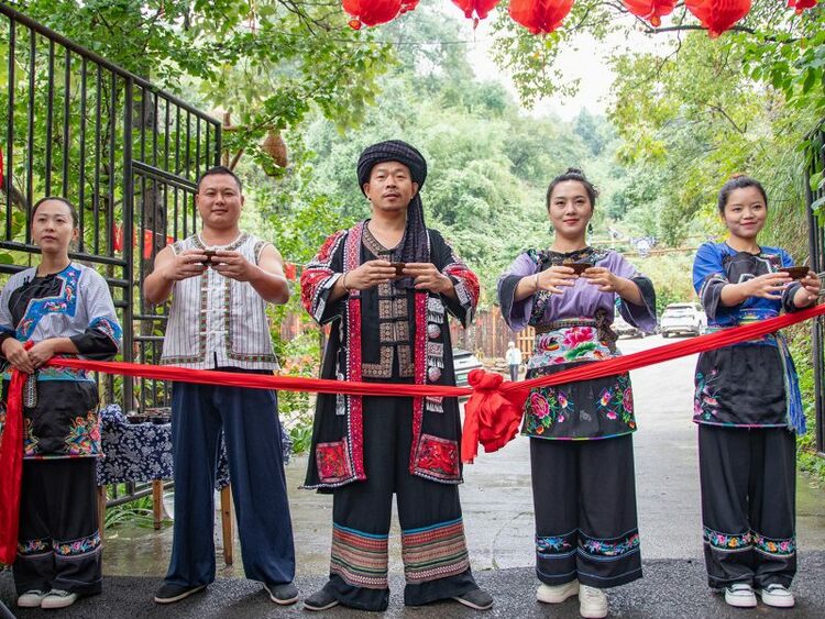 湖南：苗家山寨鑼鼓喧天 特色民俗表演迎八方遊客