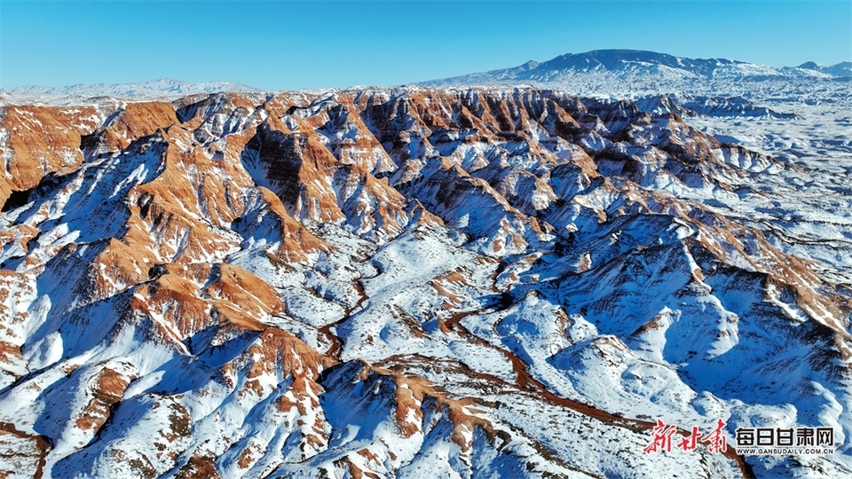 張掖：七彩山陵披“白紗” 一幅丹青驚世人 雪後甘州區彩龍嶺超美_fororder_1