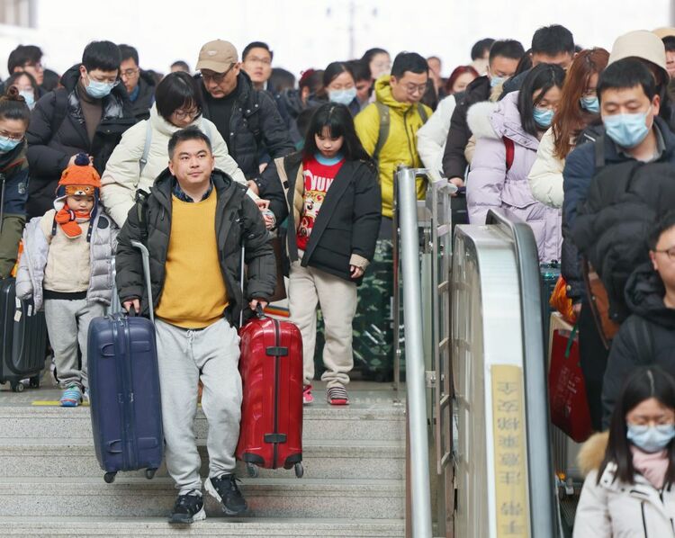 新華視點｜出遊熱 消費旺 年味濃——2024年春節假期盤點