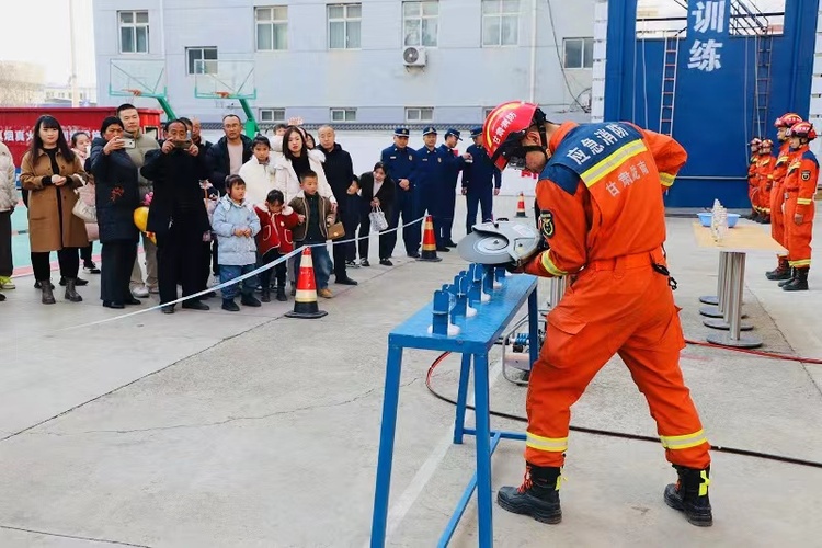 【原創】龍躍新春祥瑞滿 家隊共助展新篇 西和消防組織開展消防員家屬來隊參觀體驗活動_fororder_5