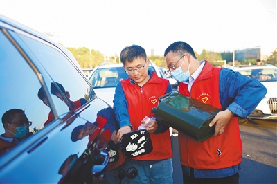 海口全力保障過海車輛和本地居民交通出行_fororder_6313341_hnrbtp3_1708184061566_b