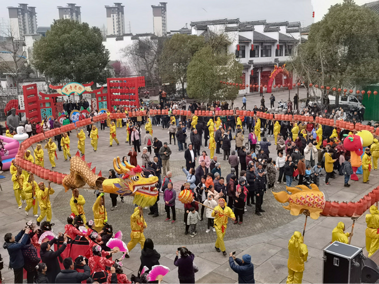 黃山市徽州區：民俗踩街鬧“上九”_fororder_圖片2