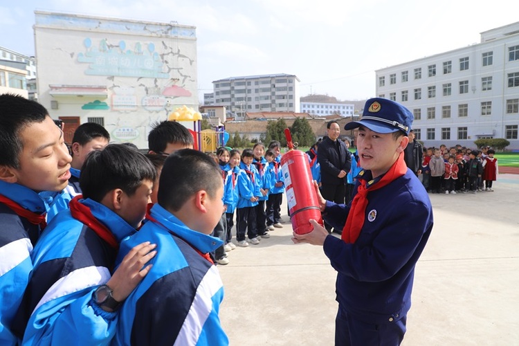 隴南禮縣各學校開展火災疏散逃生大演練活動_fororder_學校消防 (4).JPG