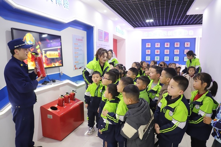 【原創】隴南禮縣消防救援大隊邀請轄區幼兒園走進科普基地上好“消防啟蒙課”_fororder_科普基地金色搖籃 (3).JPG