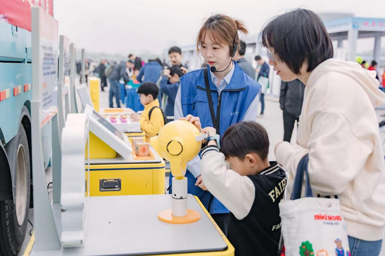 科普盛宴亮相駱崗公園 安徽省科技館大篷車助力讀書月_fororder_圖片14